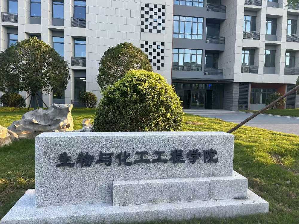 斗门区扬州职业大学体育场高杆灯项目